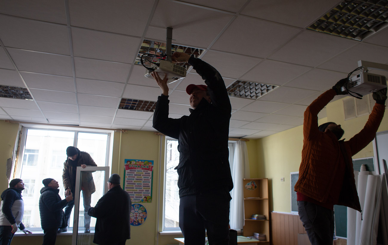 Україну мають відбудувати українці